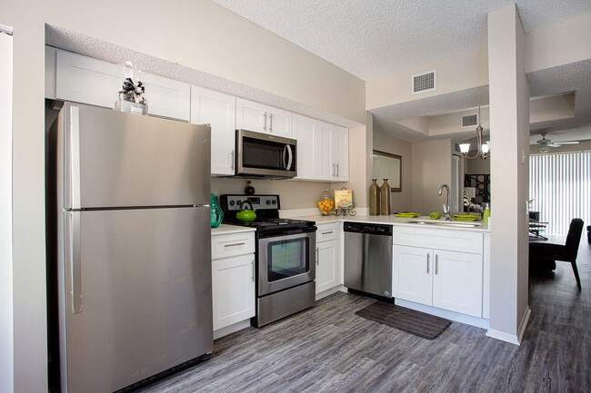 Kitchen - The Barrington Club Apartments