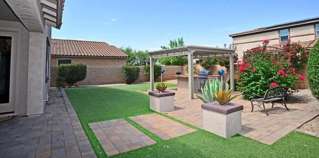Building Photo - Oro Valley Executive home! Former model in...