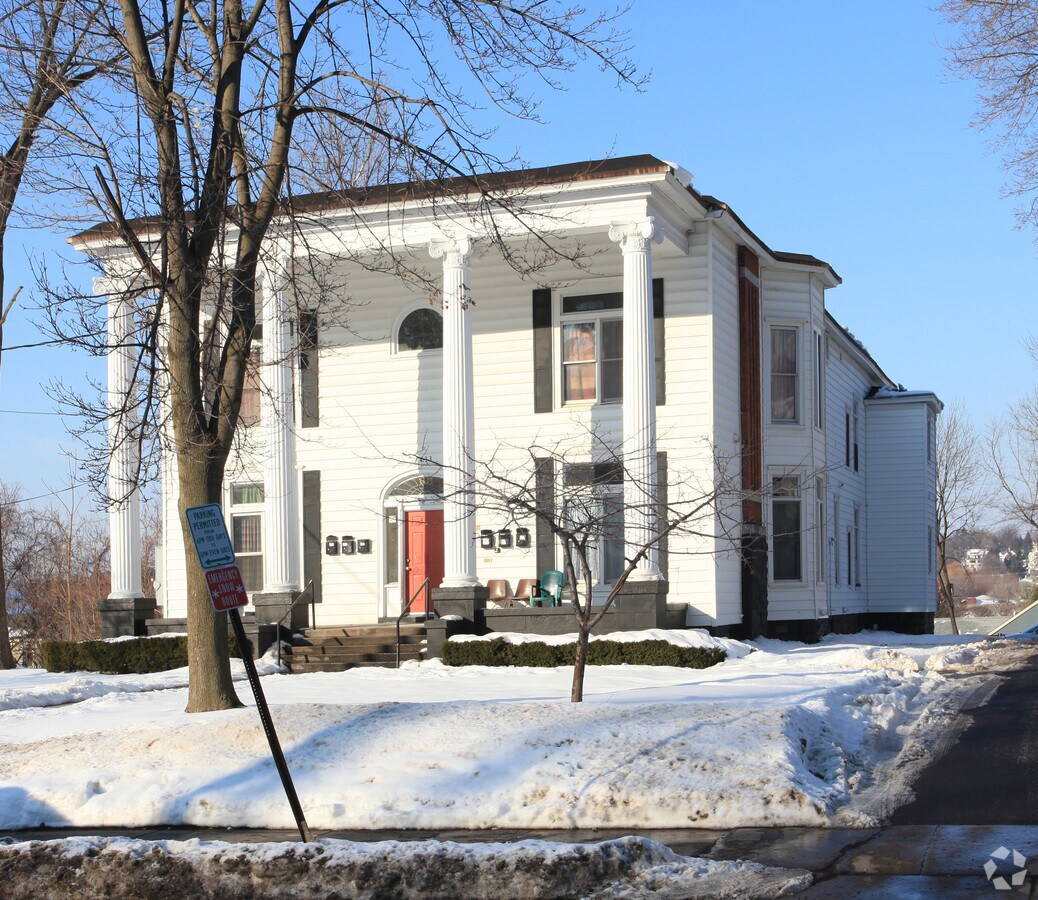 Photo - 1433 E Genesee St Apartments