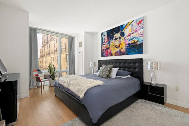 Photo - 247 W 46th St