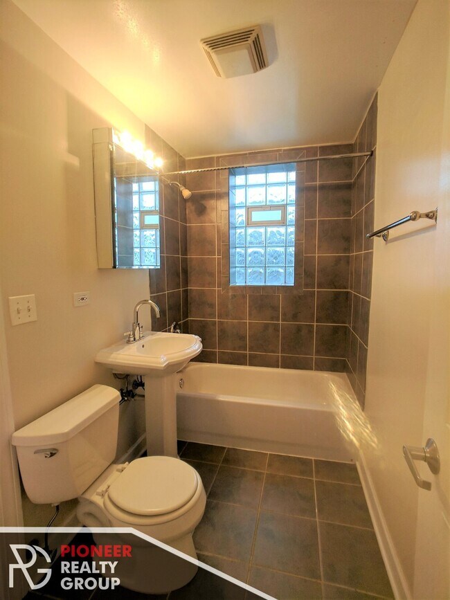 Photo - 3248 N Clifton Ave Unidad 2