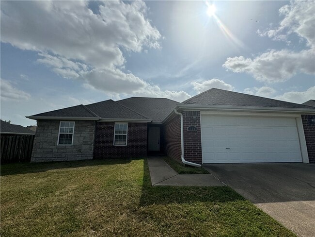 Photo - 741 Reisling St