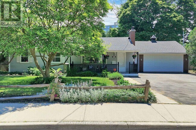 Photo - 1924 Balsam Ave