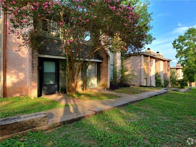 Building Photo - 2703 Northeast Dr Unit B Rental