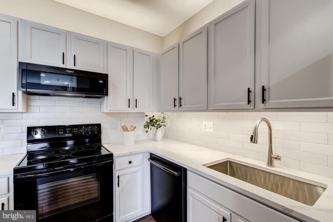 Photo - 44848 Tiverton Sq