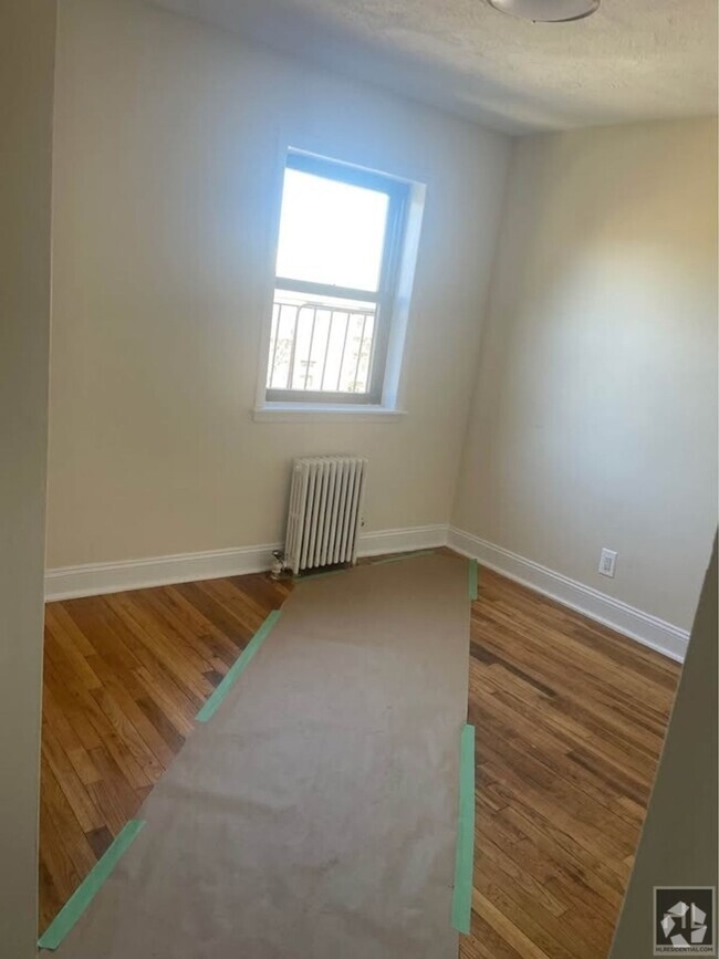 Building Photo - crescent St, Astoria Unit 1 Rental