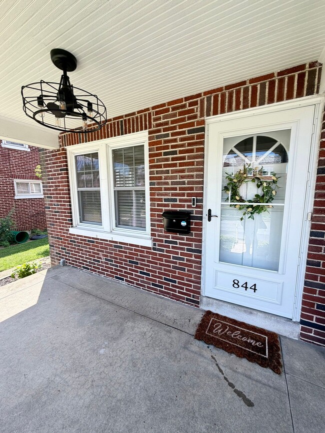 Photo - 844 E Madison St