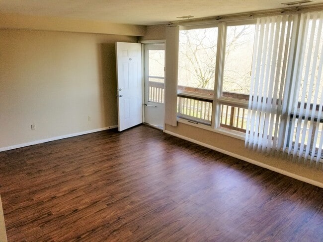 Photo - Riverview Apartments