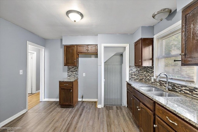 Photo - 20300 Gilchrist St