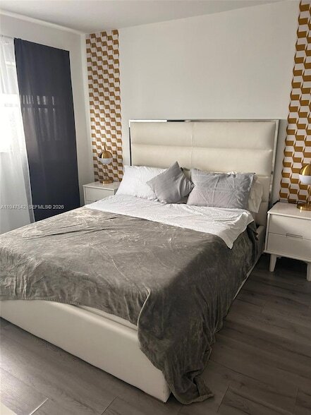 Building Photo - 1881 Washington Ave Unit 8F