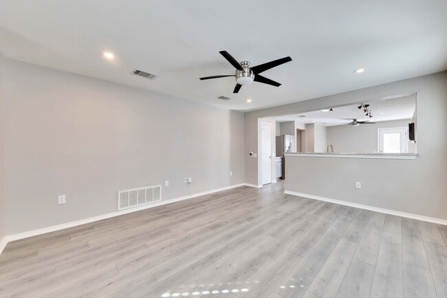 Building Photo - 5609 Silver Screen Dr Rental