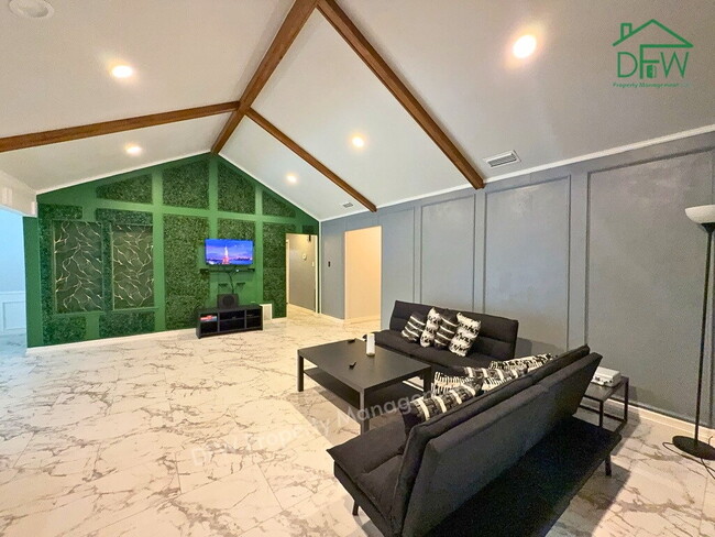 Photo - 4 Bed / 2.5 Bath on a Cul-de-Sac - 2-Car Garage & Spacious Fenced Backyard