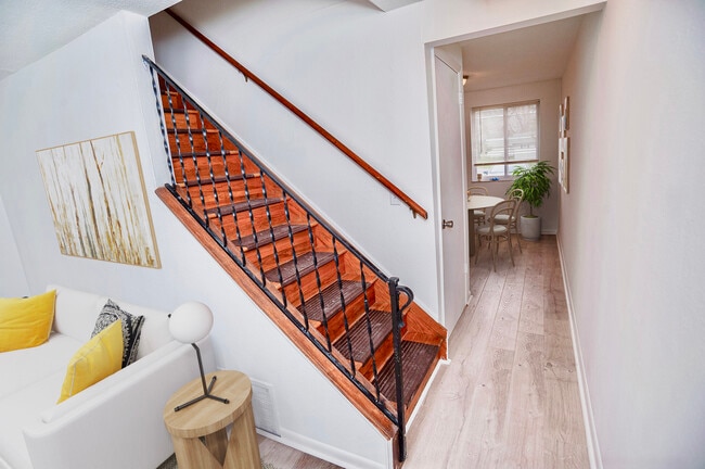 Photo - 105 E Barnes Ave