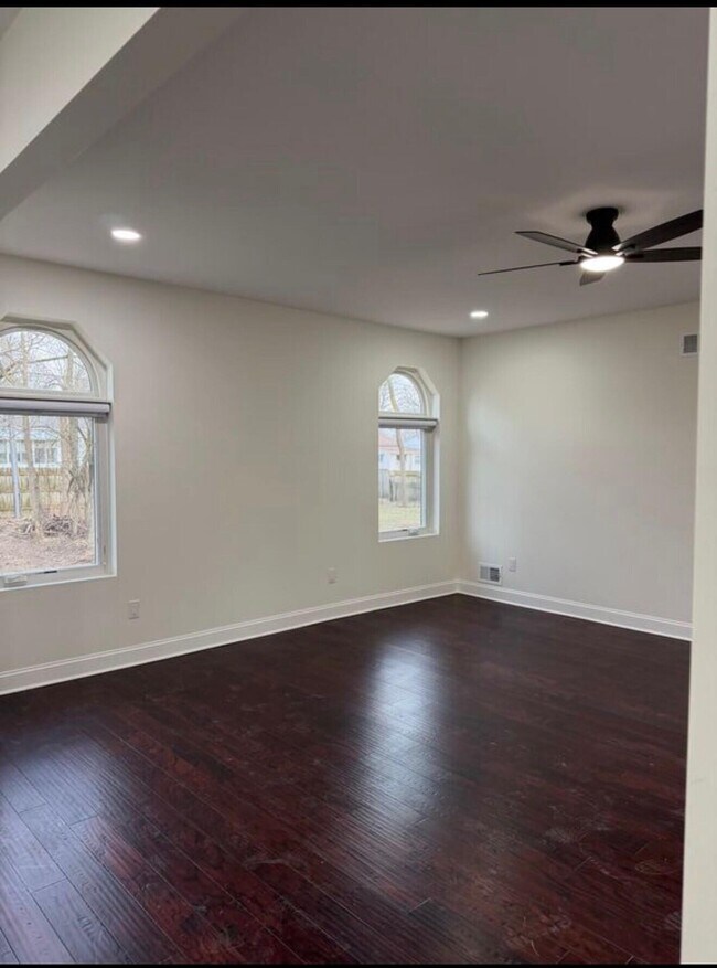 Photo - 2594 Eastlawn Ave