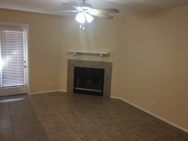 Photo - **EXCELLENT 3br/2.5ba/2carport TOWNHOUSE (GUADALUPE & GILBERT)**