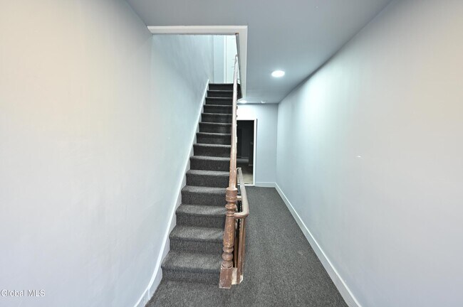 44 Alexander St Unit 3