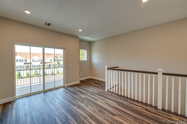 Photo - 1 Conklin St Unit 204