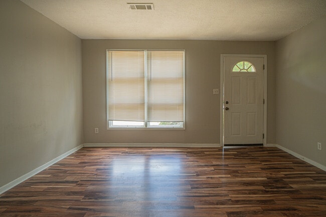 Photo - 3709 Dundale Rd