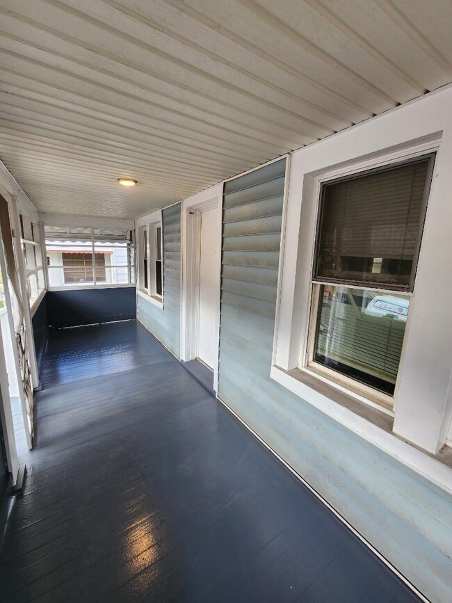 Photo - 829 Centre Ave NW