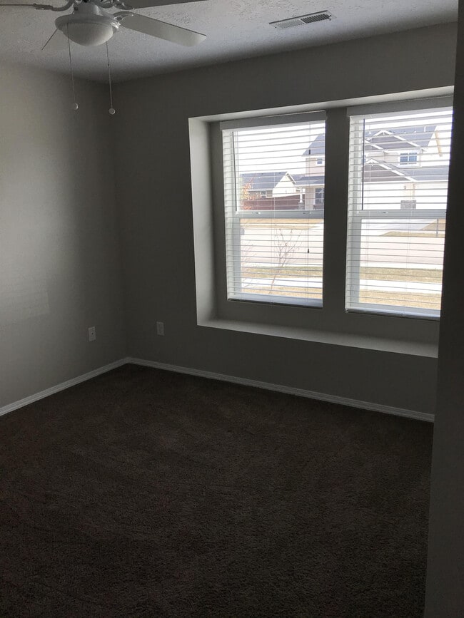 Photo - 739 N Pringlewood Pl