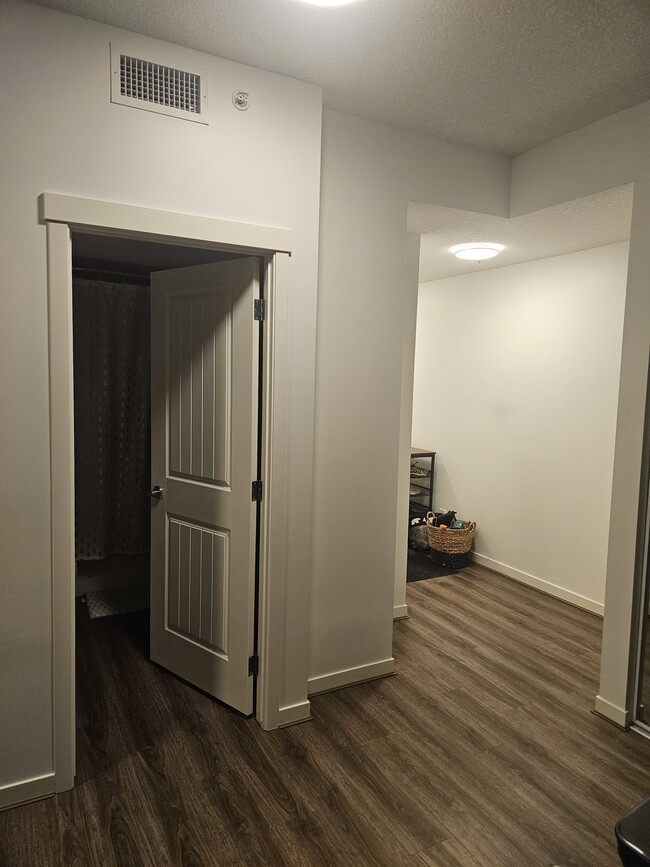 Photo - 10215 95 St NW Unit 903