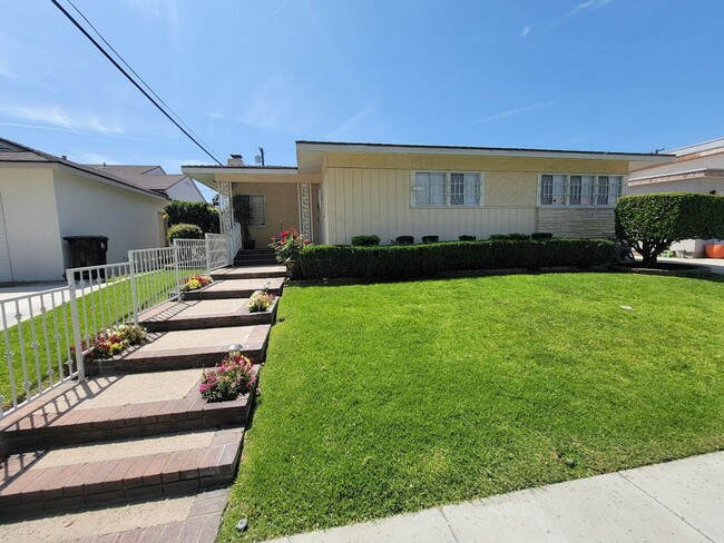 SPACIOUS 3BD/2BA WITH GARAGE, LAUNDRY AND ... - SPACIOUS 3BD/2BA WITH GARAGE, LAUNDRY AND ... House