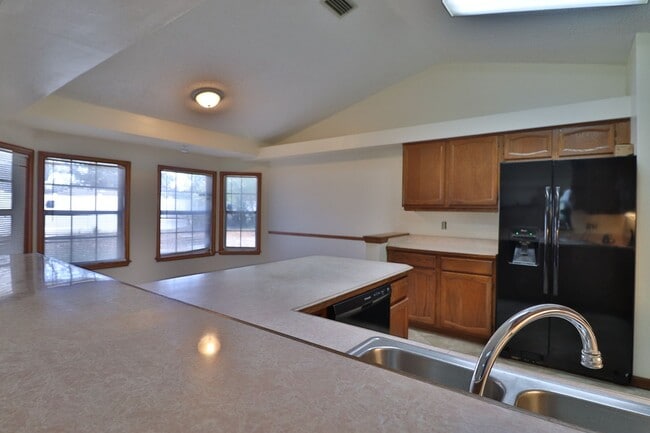 Photo - 3/2/2 Split plan with over 2100 square feet