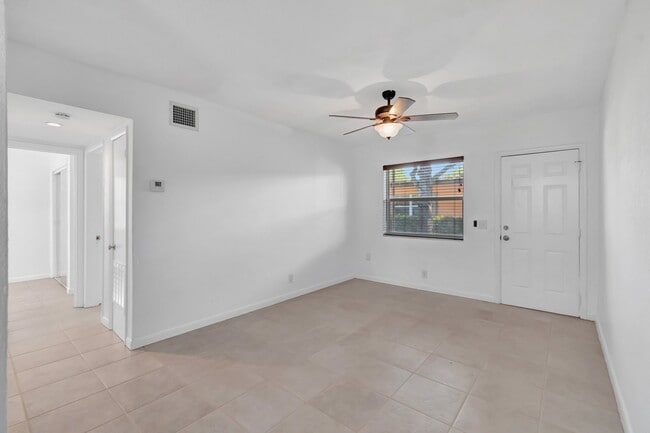 Photo - 710 SE 4th Ave Apartments Unit 712
