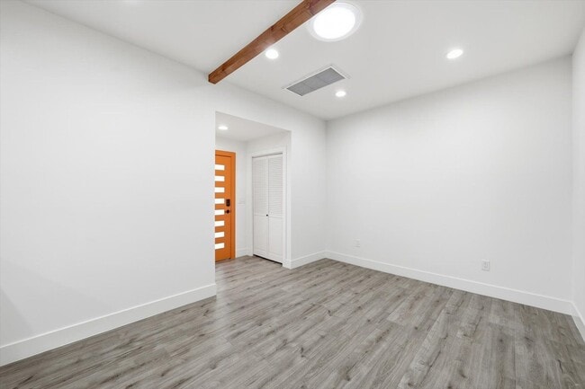 Photo - 156 1/2 S Pecan St