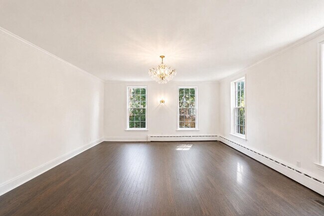Photo - 5305 Saratoga Ave