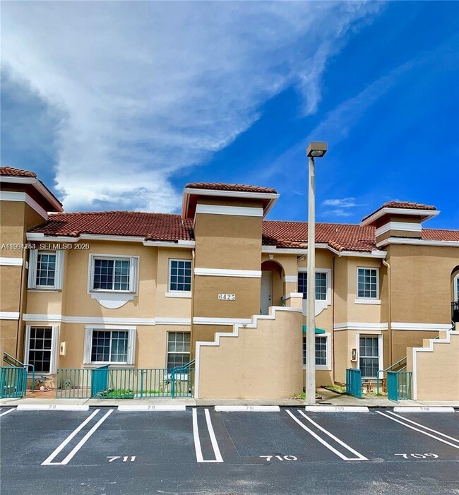 Building Photo - 6425 SW 130th Pl Unit 704