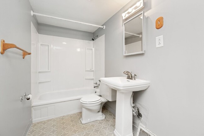 Photo - MOVE IN SPECIAL! SCORE HALF OFF 1ST MONTH'S RENT IF SIGNED BY NOV. 21! Beautiful 1 Bedroom home i...