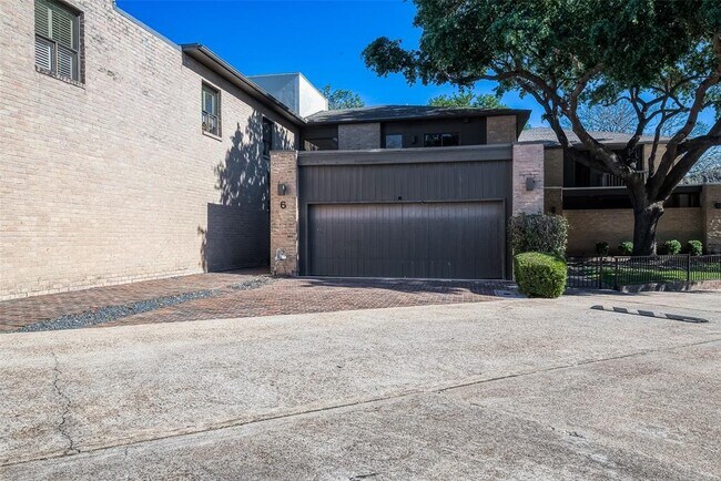 Photo - 8800 Woodway Dr Unit 6