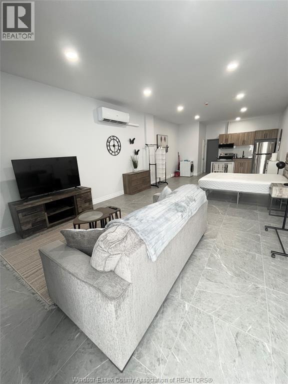 Photo - 806 Ottawa St