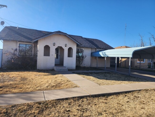 Building Photo - 208 S Globe Ave