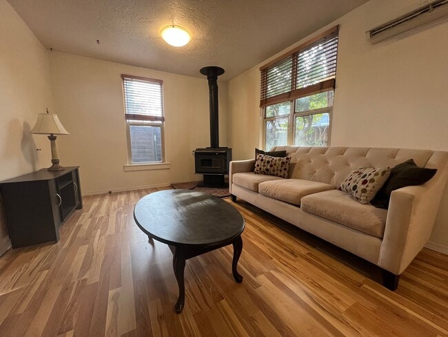 Photo - 508 N Main St Unidad 1