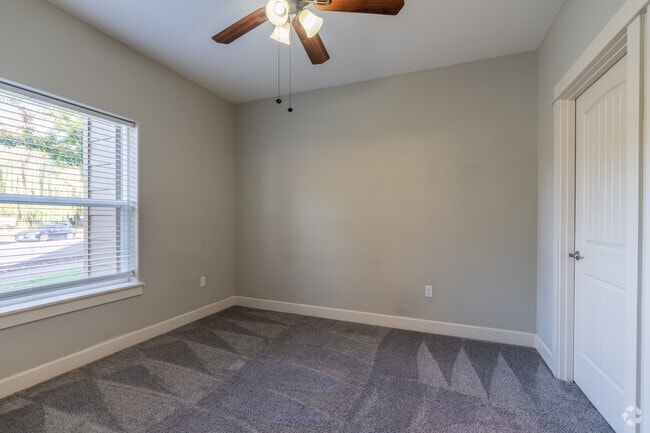 2BR, 2BA - 1,008SF - Primary Bedroom