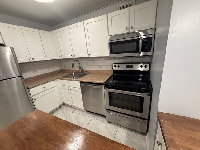 Photo - 3930 N Pine Grove Ave Unit 608