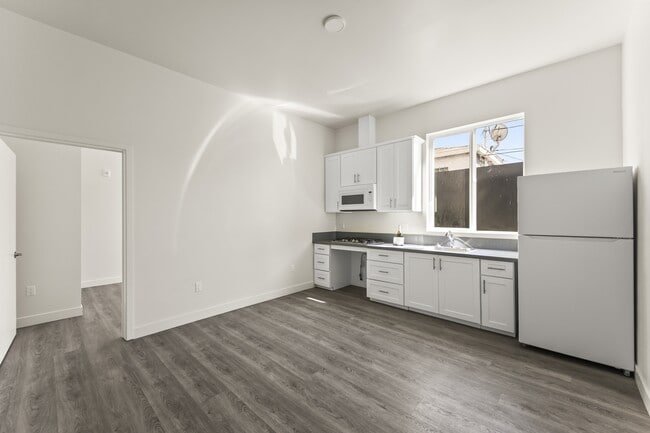 Building Photo - 11201 Main St Rental