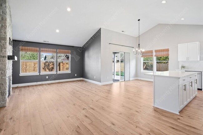 1679 SW Black Butte Ct