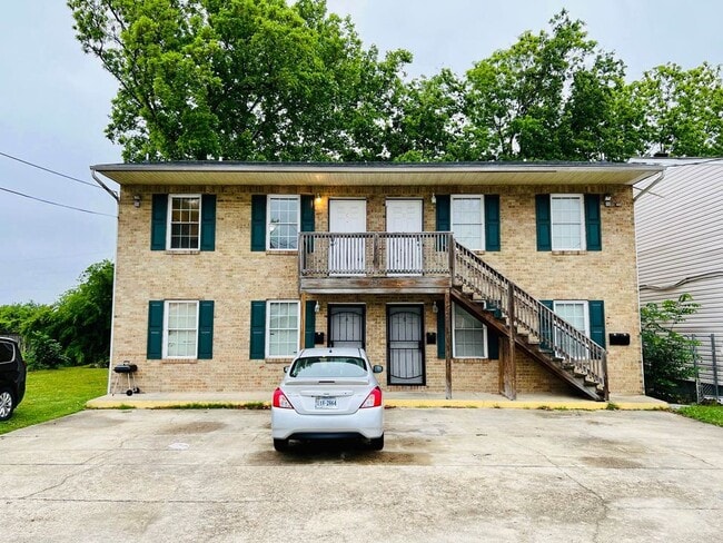 Building Photo - 834 C Ave Unit D