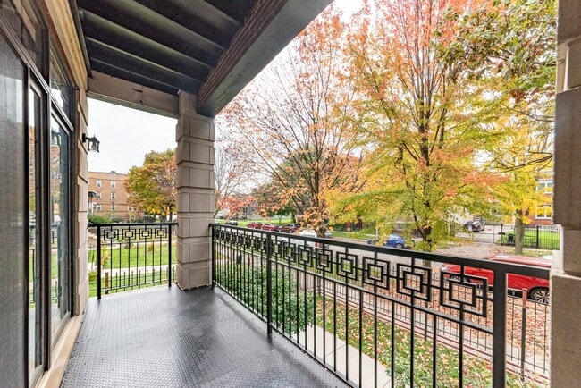 Front Balcony - 6217 S Kimbark Ave Unit 1S