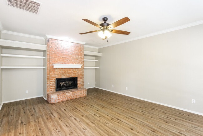 Photo - 1804 Sandalwood Ln