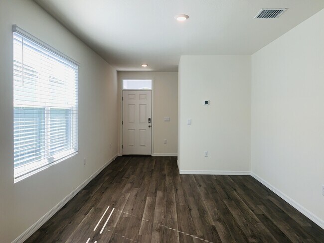 Photo - 982 Commons Way