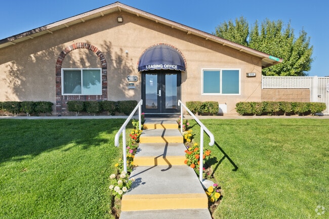 Leasing Office Entrance - Desert View Apartments