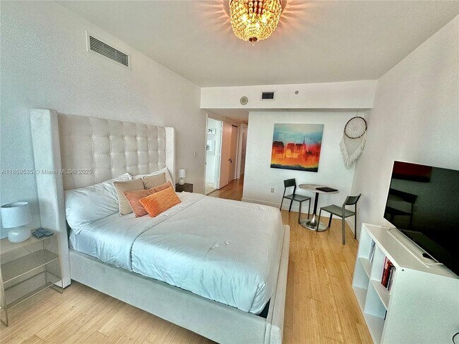 Photo - 350 S Miami Ave Unidad 3501