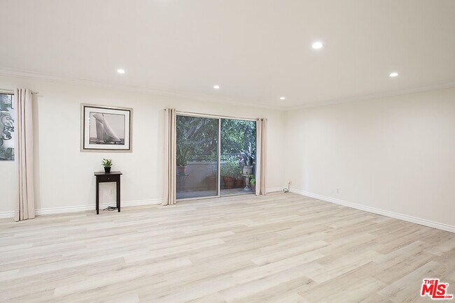 Photo - 6708 Hillpark Dr Unit 202