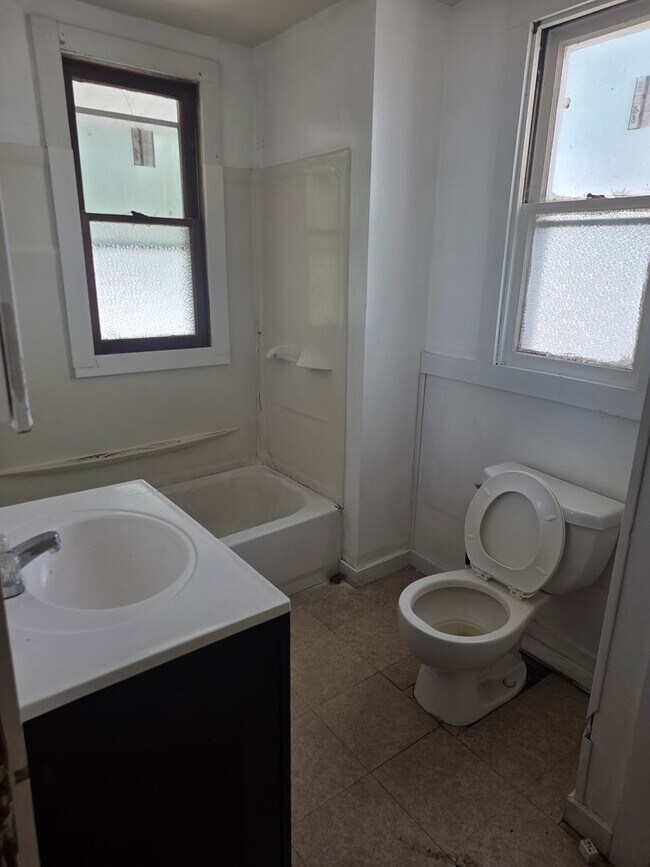 Photo - 2 Bedroom 1 Bath Home $1000.00