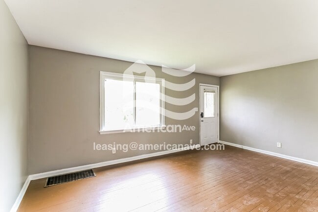 Photo - 2265 Lexington Ave