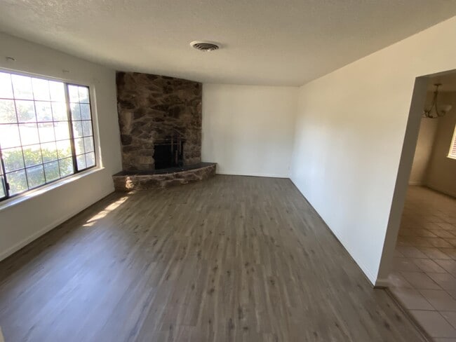 Photo - 3015 Clearview Dr